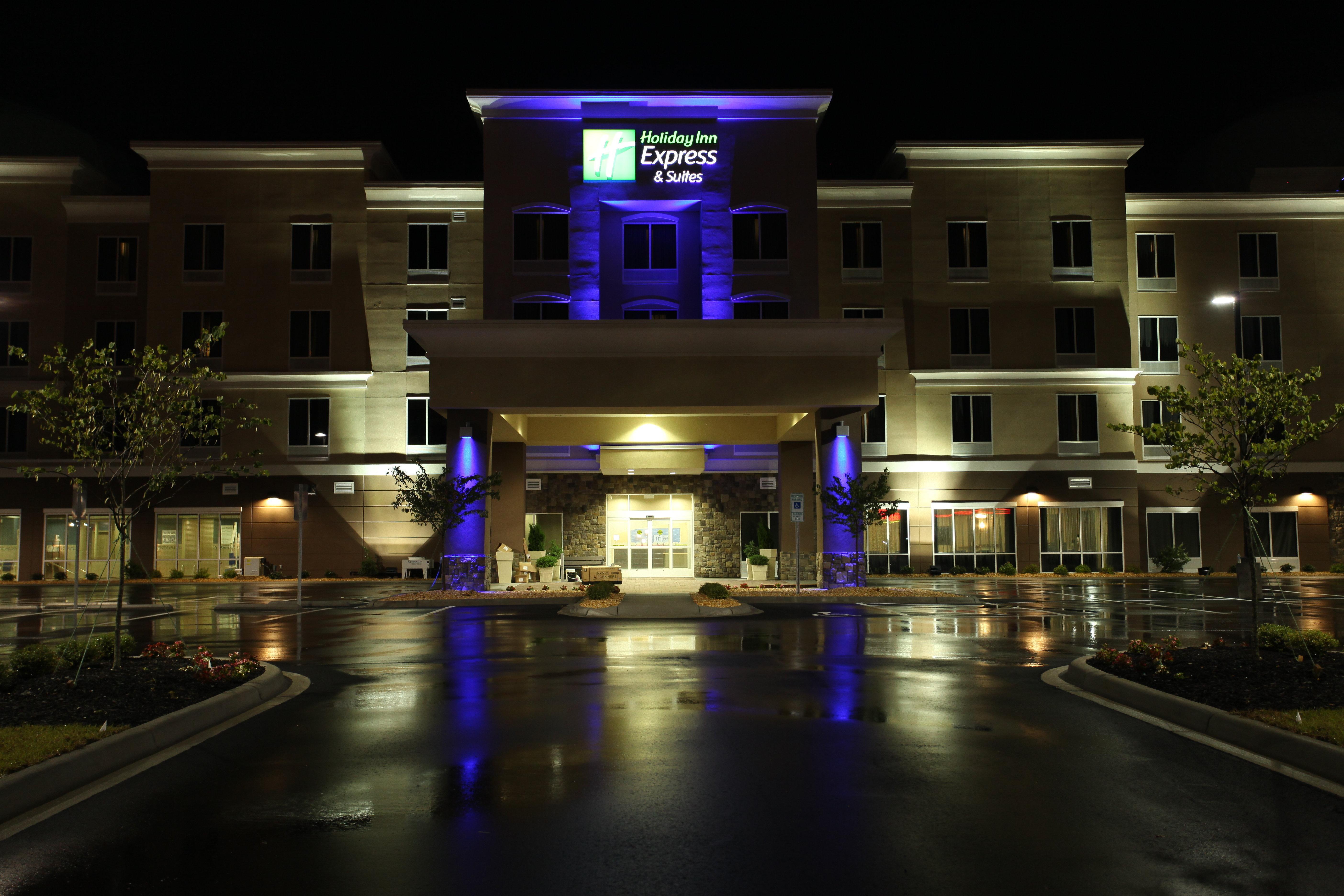 Holiday Inn Express Hotel & Suites Goldsboro - Base Area, An Ihg Hotel Exterior photo